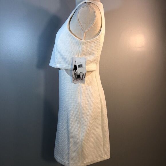 Honey and Rosie White Sleeveless Fitted Crew Neck W/Mesh Cut Out Sides 9 - Picture 3 of 13